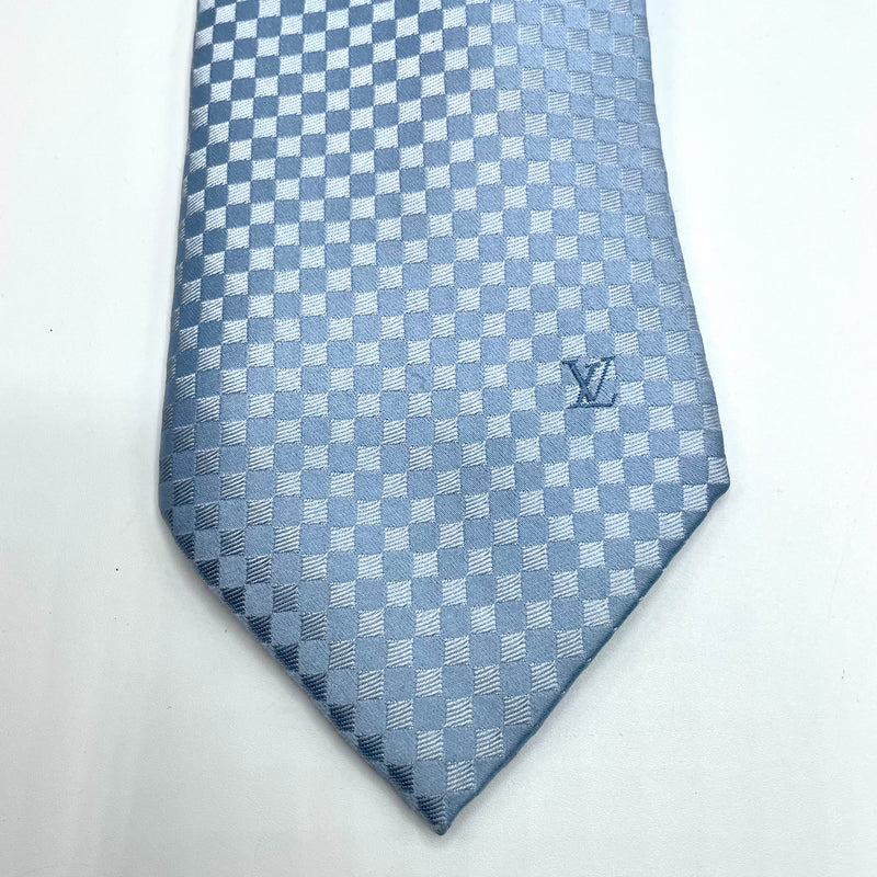 Louis Vuitton cravatta in seta azzurra logo. - La Belle Epoque